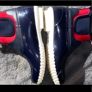 Tommy Hilfiger waterproof winter rain boots like new

SZ-8